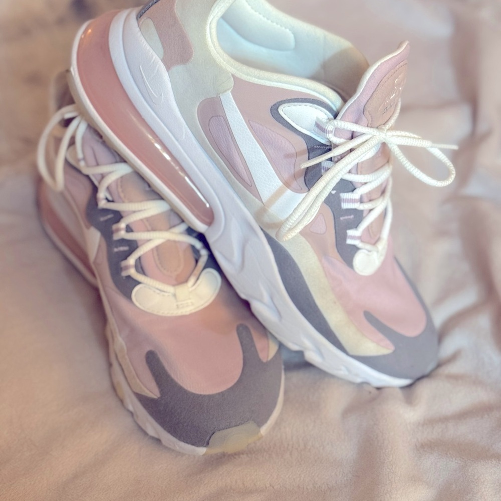 NIKE Air React size 8.5 pink, grey, & white color sneakers